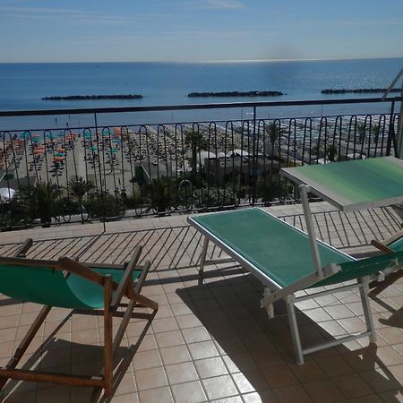 B&B Attico Mare Сан-Бенедетто-дель-Тронто Экстерьер фото