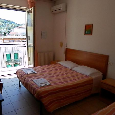 B&B Attico Mare Сан-Бенедетто-дель-Тронто Экстерьер фото