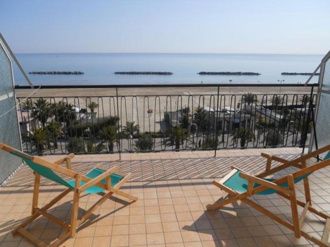 B&B Attico Mare Сан-Бенедетто-дель-Тронто Экстерьер фото