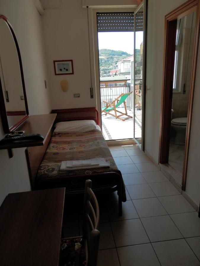 B&B Attico Mare Сан-Бенедетто-дель-Тронто Экстерьер фото