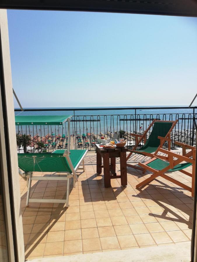 B&B Attico Mare Сан-Бенедетто-дель-Тронто Экстерьер фото